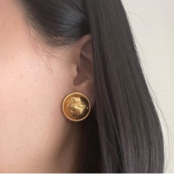 Salvatore Ferragamo Vintage Round Circle Shape Shoe Motif Gold Clip-On Earrings - Picture 1 of 4